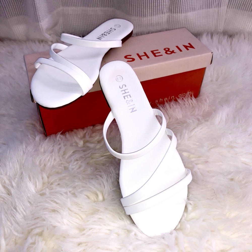 Sandals/flip flops